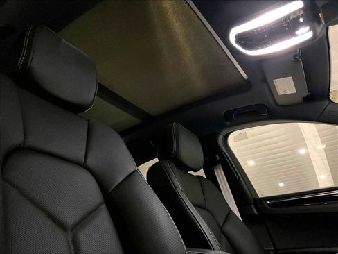 New 2026 Porsche Macan image 23