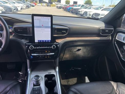 Used 2022 Ford Explorer Platinum w/ Technology Package AWD/4WD image 15
