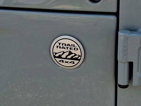 Used 2024 Jeep Wrangler Unlimited Sahara AWD/4WD image 31