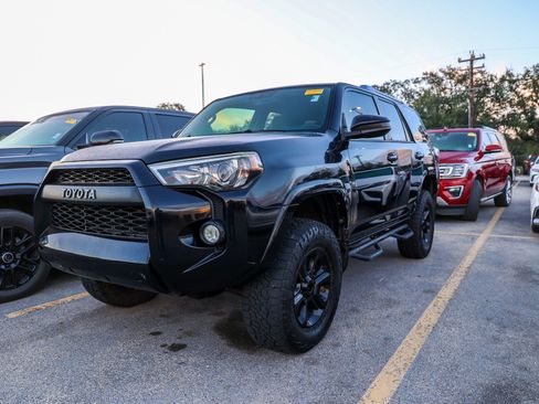 Used 2016 Toyota 4Runner SR5 AWD/4WD image 1