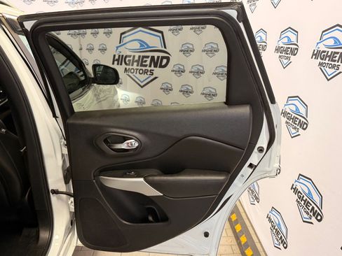 Used 2017 Jeep Cherokee Overland w/ Heavy Duty Protection Group image 20