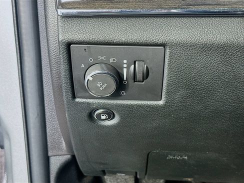 Used 2015 Jeep Grand Cherokee Overland AWD/4WD image 10