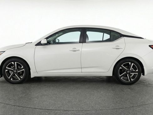 Used 2025 Nissan Sentra SV image 5