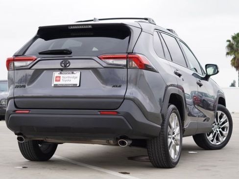 Used 2023 Toyota RAV4 XLE Premium image 6