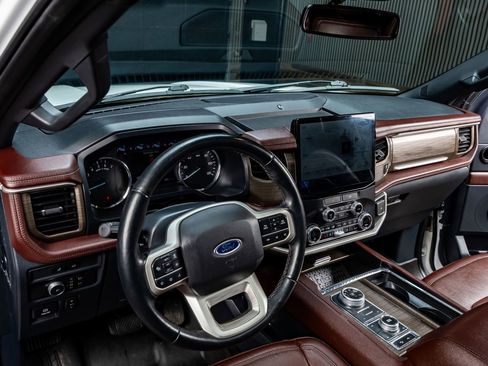 Used 2022 Ford Expedition Max Limited image 13