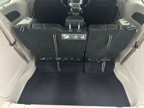 Used 2020 Chrysler Pacifica Touring-L FWD image 8