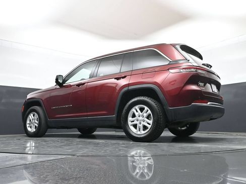 Used 2024 Jeep Grand Cherokee Laredo AWD/4WD image 36