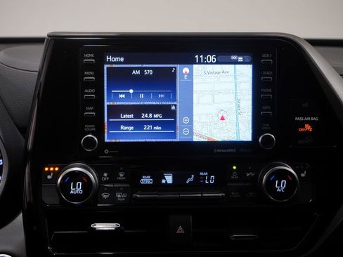 Used 2022 Toyota Highlander XLE image 12