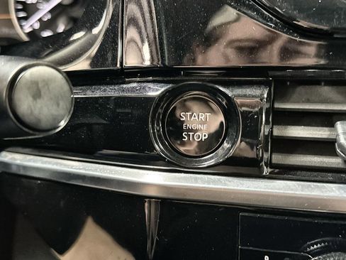 Used 2025 Nissan Pathfinder SV image 23