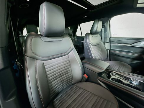 Used 2025 Ford Explorer ST-Line w/ Premium Package image 29