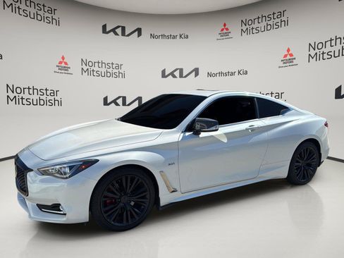 Used 2019 INFINITI Q60 3.0t Luxe w/ Essential Package AWD/4WD image 2