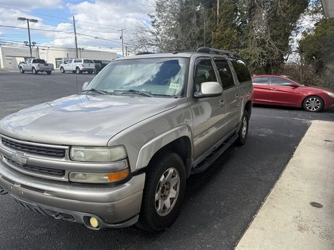 Used 2002 Chevrolet Suburban Z71 image 3