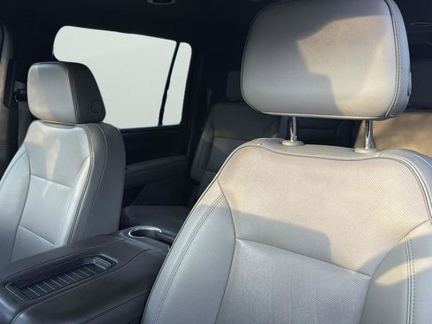Used 2022 GMC Yukon XL SLT w/ SLT Luxury Package image 9