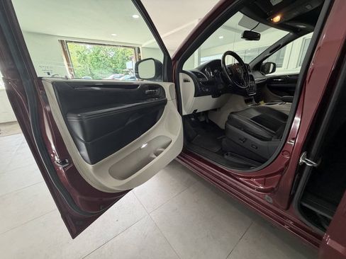 Used 2017 Dodge Grand Caravan SXT FWD image 21