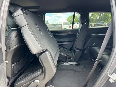 Used 2024 Jeep Grand Cherokee L Altitude AWD/4WD image 35