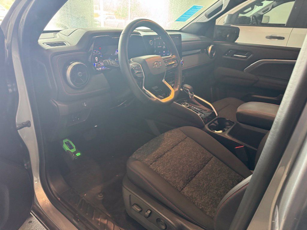 Used 2024 Chevrolet Colorado Z71 w/ Z71 Convenience Package 2 AWD/4WD image 5