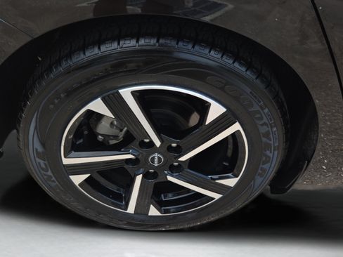 Used 2024 Nissan Sentra SV FWD image 18