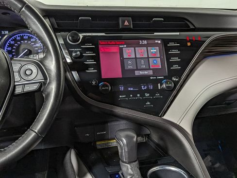 Used 2020 Toyota Camry XLE image 34