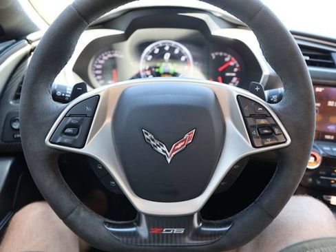 Used 2015 Chevrolet Corvette Z06 w/ 3LZ Preferred Equipment Group RWD image 13