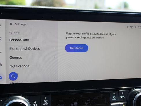 Used 2023 Toyota Highlander XLE AWD/4WD image 24