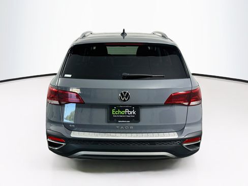 Used 2023 Volkswagen Taos SE w/ Panoramic Sunroof Package FWD image 7