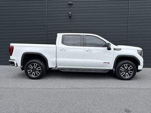 Used 2024 GMC Sierra 1500 AT4 w/ Technology Package AWD/4WD image 6
