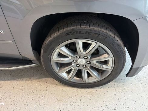 Used 2018 Chevrolet Suburban Premier AWD/4WD image 12
