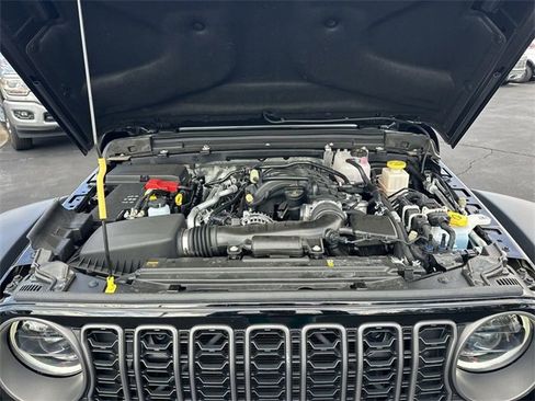 Used 2025 Jeep Gladiator Mojave w/ Convenience Group image 28