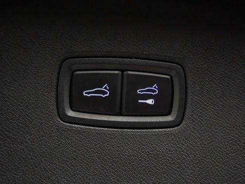 Used 2025 Porsche Cayenne E-Hybrid w/ Premium Package image 14