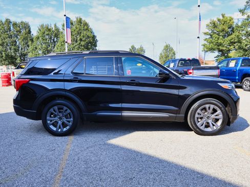 Used 2023 Ford Explorer XLT w/ Equipment Group 202A image 6
