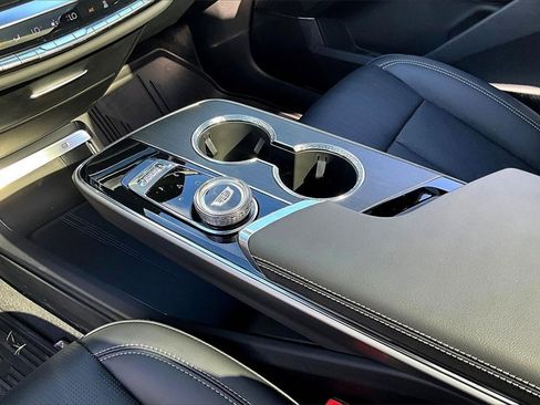 New 2025 Cadillac Lyriq Luxury image 8