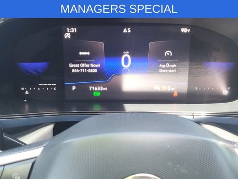 Used 2023 Volkswagen Taos SE w/ Panoramic Sunroof Package FWD image 9