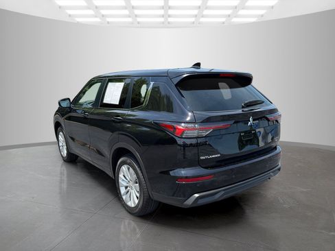 Used 2025 Mitsubishi Outlander ES AWD/4WD image 4