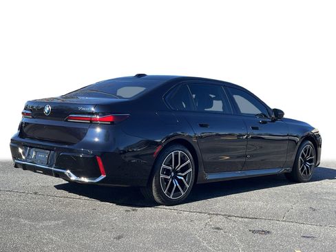Used 2025 BMW 740i xDrive image 28