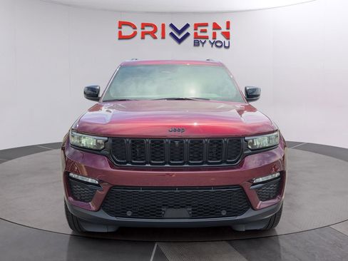 Used 2025 Jeep Grand Cherokee Limited w/ Luxury Tech Group II RWD image 8
