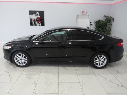 Used 2016 Ford Fusion SE w/ Equipment Group 202A FWD image 6