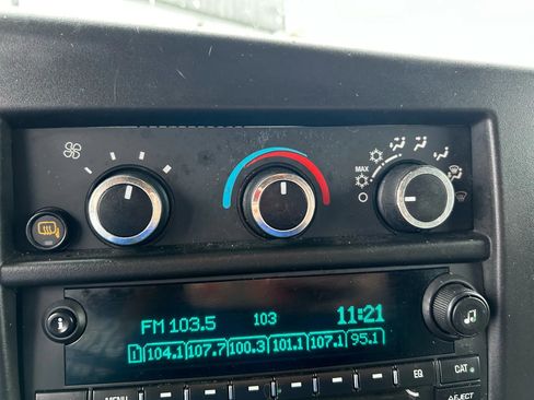 Used 2019 Chevrolet Express 2500 Van 3D w/ Communications Package image 17