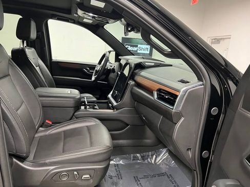 Used 2025 GMC Yukon XL Denali image 63