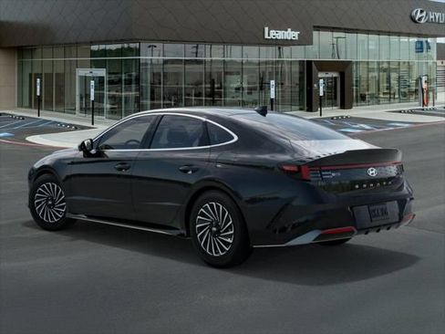 Used 2025 Hyundai Sonata Limited FWD image 5