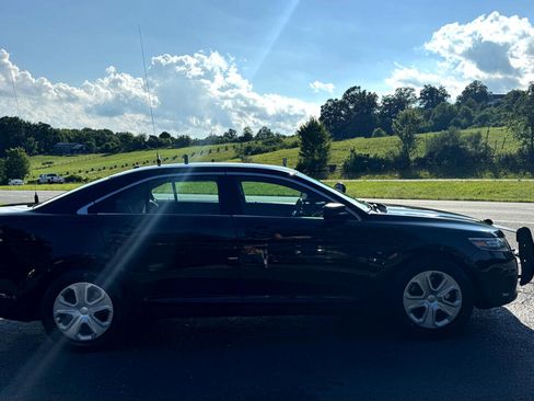 Used 2016 Ford Taurus Police Interceptor AWD image 8