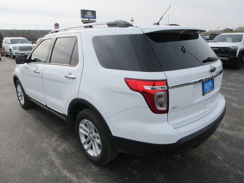 Used 2013 Ford Explorer XLT image 3