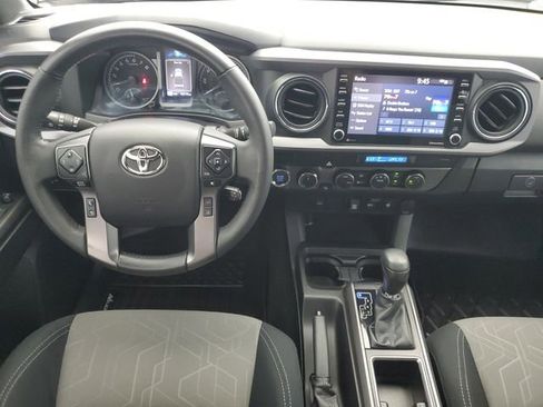 Used 2022 Toyota Tacoma TRD Off-Road AWD/4WD image 14