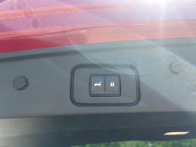 Used 2023 Nissan Pathfinder SV w/ SV Premium Package AWD/4WD image 19