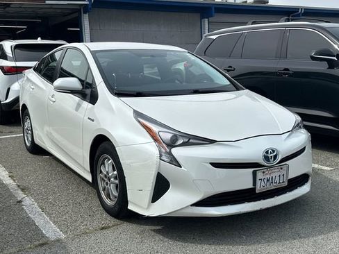 Used 2016 Toyota Prius Two image 2