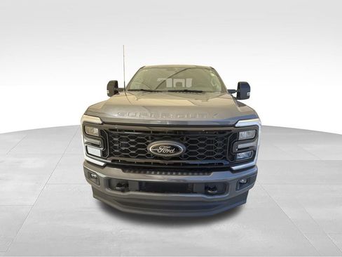 Used 2025 Ford F350 Lariat w/ Black Appearance Package AWD/4WD image 4