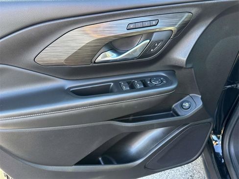 Used 2024 GMC Terrain SLT image 19