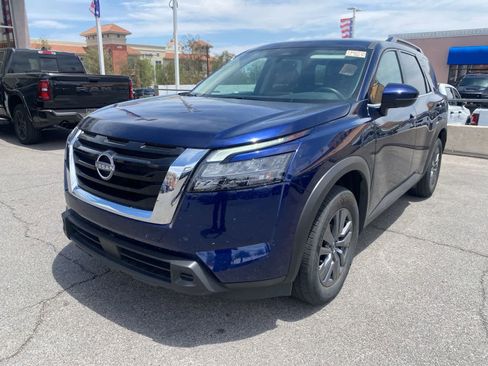 Used 2025 Nissan Pathfinder SV FWD image 1