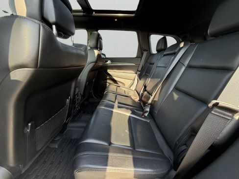 Used 2019 Jeep Grand Cherokee Limited w/ Luxury Group II AWD/4WD image 22