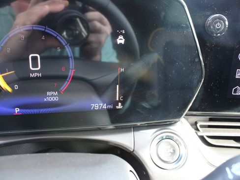 Used 2025 Chevrolet Trax ACTIV w/ Driver Confidence Package image 2