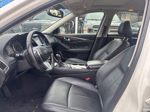 Used 2018 INFINITI Q50 Luxe w/ Essential Package (3.0T Luxe) image 8